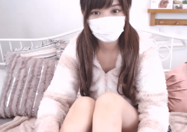 SakuraLive cam girl wearing COVID mask