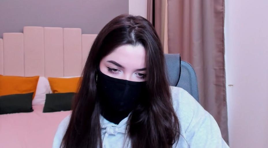 Sexy Chaturbate cam girl in black mask